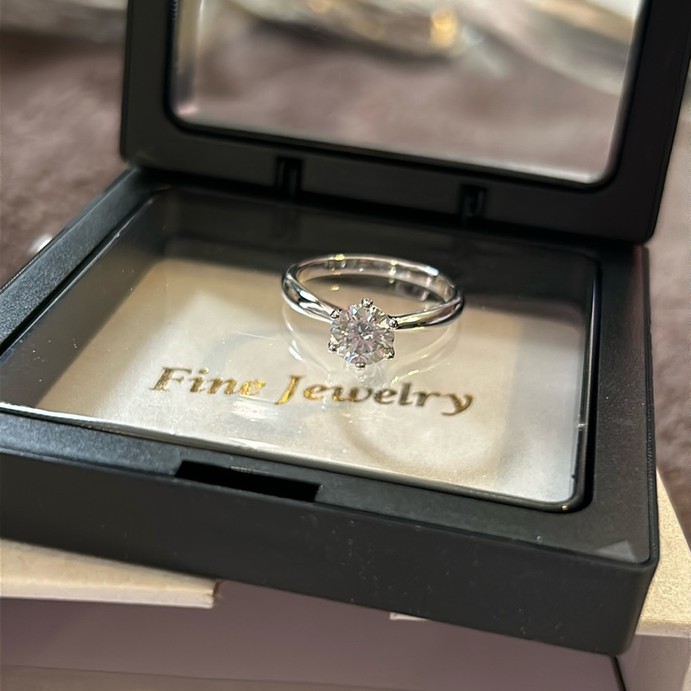 NEW Sterling Silver 1.00ct. tw. Moissanite Round Solitaire Ring size 7 - Picture 2 of 15